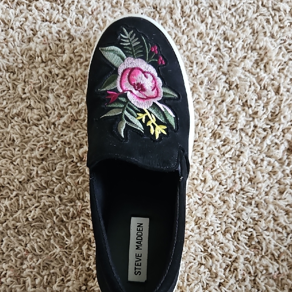 Steve Madden Black Floral Embroidered Sneakers